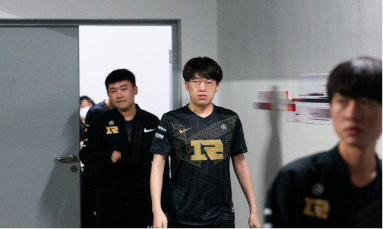 的表现犹如 的表现犹如